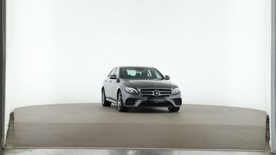 Mercedes-Benz E 300 de AMG Distronic Comand Widescreen Kamera