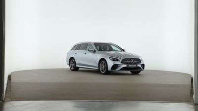 Mercedes-Benz E 300 de T AMG Pano Distronic AHK Burmester 360